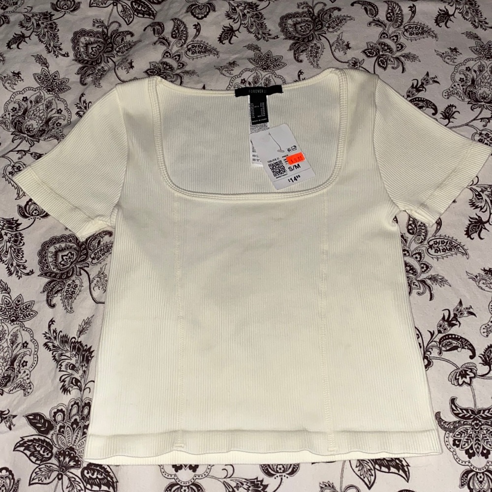 Selling top from forever 21 the size is S/M the color is cream white